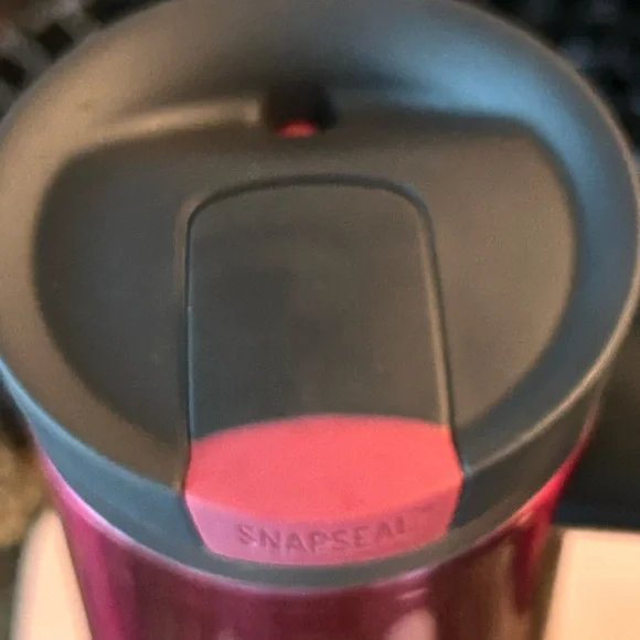 Contigo Metallic Red Travel Mug with Black Handle - Picture 3 of 4
